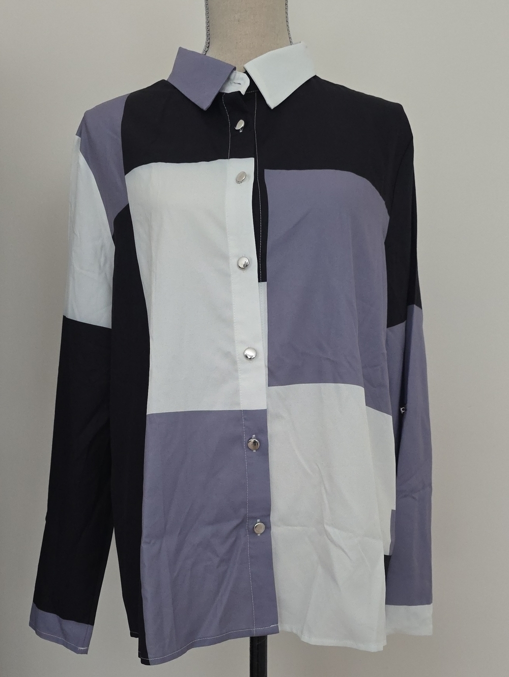 NWT Women's Colorblock Button-Up Shirt in Black, White & Gray Size L